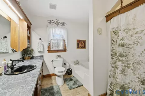 Bath - 4022 Evelake Rd, Richmond, VA 23237 photo 1 of 3
