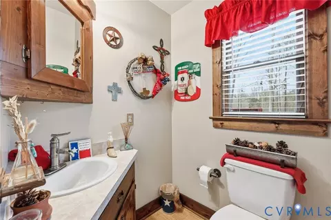 Bath - 4022 Evelake Rd, Richmond, VA 23237 photo 2 of 3