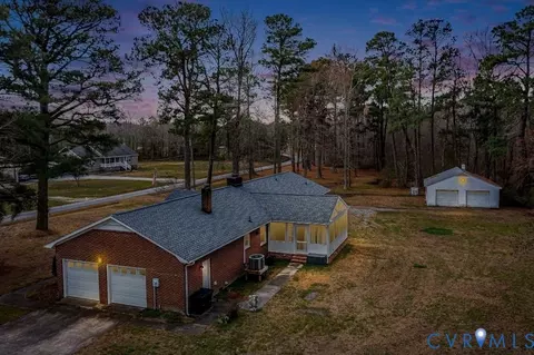 9829 Line Fence Rd, Hayes, VA 23072