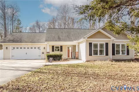 14720 Gamblers Cove Ln, Chester, VA 23836