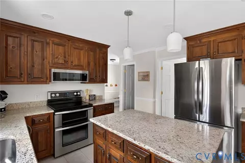 Kitchen - 347 Rossmere Dr, Midlothian, VA 23114 photo 2 of 4