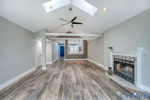 Living - 112 Water Pointe Ct, Midlothian, VA 23112 photo 4 of 5