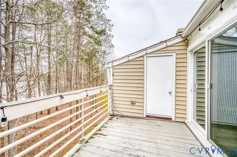 Exterior - 112 Water Pointe Ct, Midlothian, VA 23112 photo 2 of 5