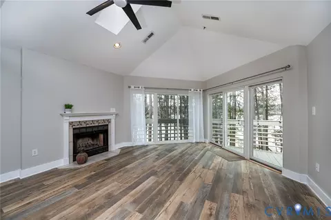 Living - 112 Water Pointe Ct, Midlothian, VA 23112 photo 2 of 5