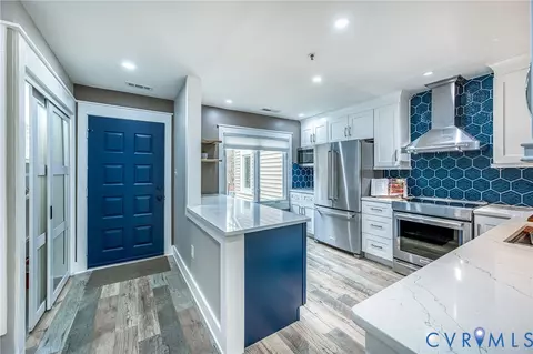 Kitchen - 112 Water Pointe Ct, Midlothian, VA 23112 photo 2 of 5