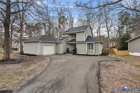 2402 Copper Hill Ct, Midlothian, VA 23112