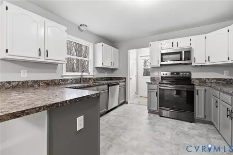 836 Walkerton Rd, Walkerton, VA 23177 photo 10