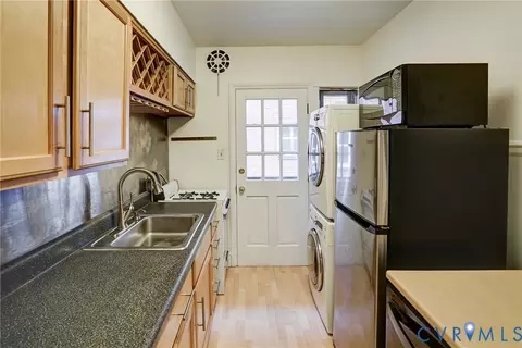 Kitchen - 3531 Hanover Ave #B, Richmond, VA 23221 photo 2 of 5
