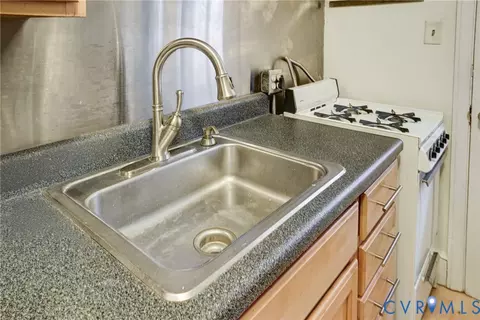 Kitchen - 3531 Hanover Ave #B, Richmond, VA 23221 photo 4 of 5