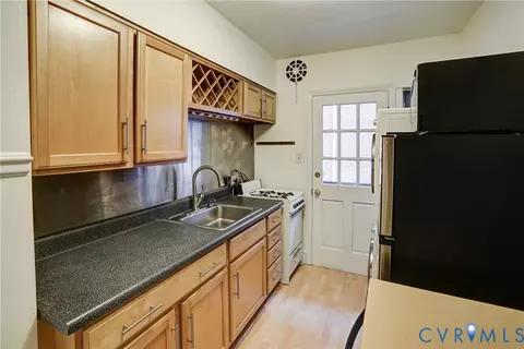 Kitchen - 3531 Hanover Ave #B, Richmond, VA 23221 photo 1 of 5