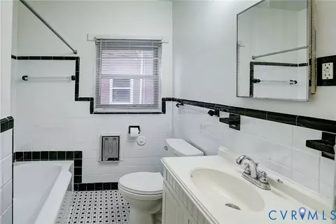 Bath - 3531 Hanover Ave #B, Richmond, VA 23221 photo 1 of 2