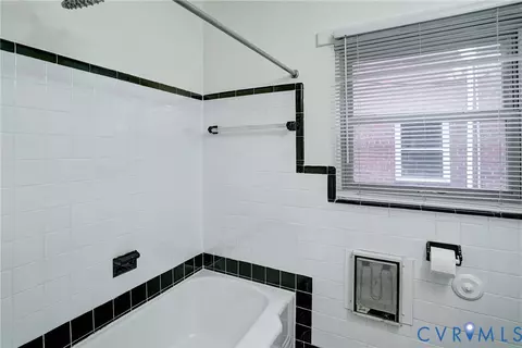 Bath - 3531 Hanover Ave #B, Richmond, VA 23221 photo 2 of 2