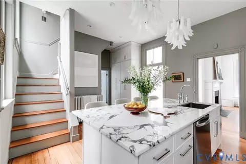 Kitchen - 2204 Monument Ave, Richmond, VA 23220 photo 6 of 7