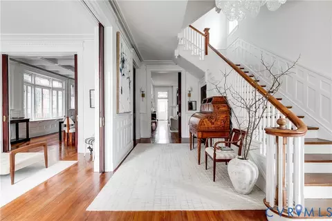 Entry Way - 2204 Monument Ave, Richmond, VA 23220 photo 3 of 4