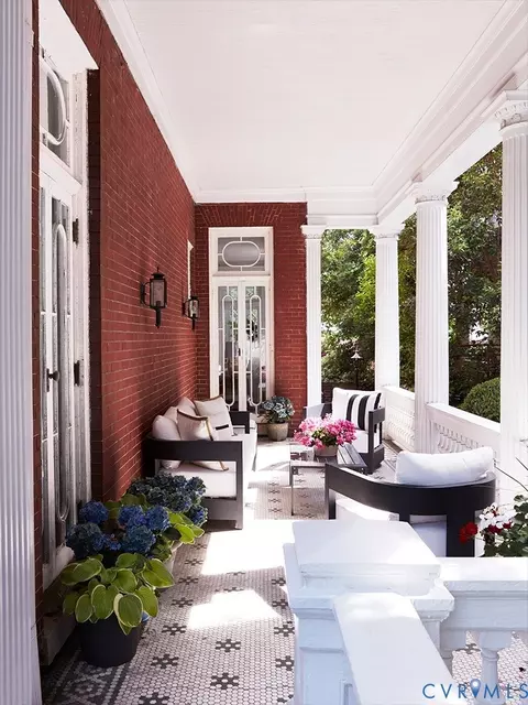 Exterior - 2204 Monument Ave, Richmond, VA 23220 photo 4 of 6