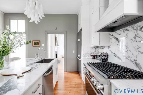 Kitchen - 2204 Monument Ave, Richmond, VA 23220 photo 5 of 7
