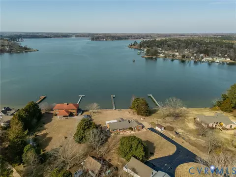 View/Area - 11802 Deep Point Ln, Gloucester, VA 23061 photo 2 of 9