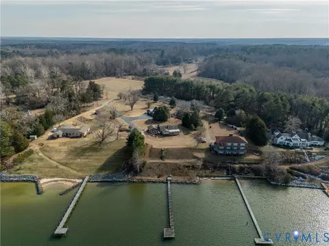 View/Area - 11802 Deep Point Ln, Gloucester, VA 23061 photo 3 of 9