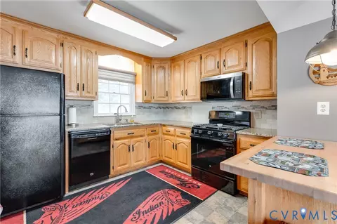 Kitchen - 11802 Deep Point Ln, Gloucester, VA 23061 photo 3 of 3