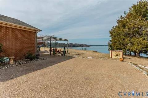 Exterior - 11802 Deep Point Ln, Gloucester, VA 23061 photo 4 of 9