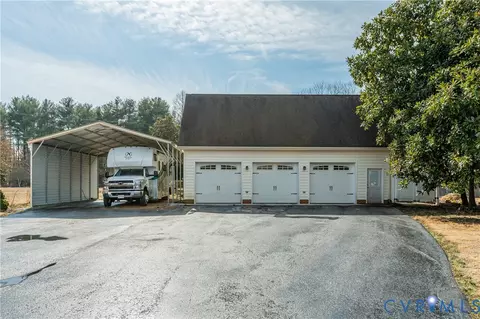 Exterior - 11802 Deep Point Ln, Gloucester, VA 23061 photo 2 of 9