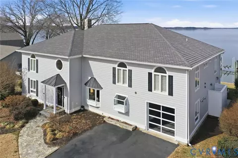 202 W Gwynnfield Rd, Tappahannock, VA 22560