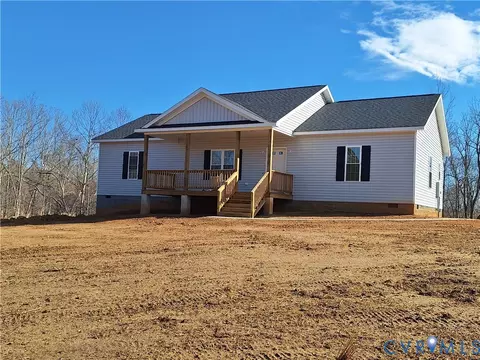 2086 E Courthouse Rd, Blackstone, VA 23824