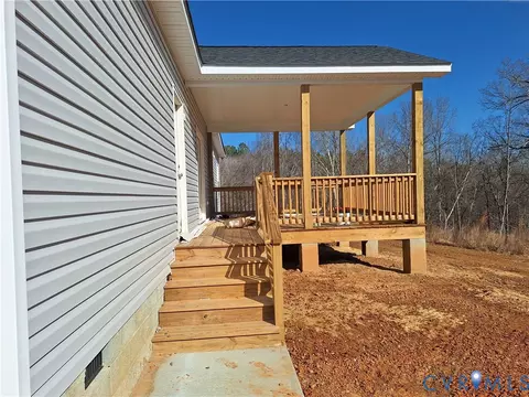 Exterior - 2086 E Courthouse Rd, Blackstone, VA 23824 photo 2 of 2