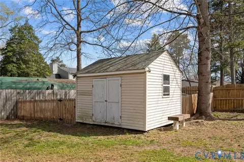 Exterior - 7205 Pineleaf Dr, North Chesterfield, VA 23234 photo 8 of 11