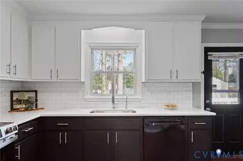 Kitchen - 7205 Pineleaf Dr, North Chesterfield, VA 23234 photo 3 of 3