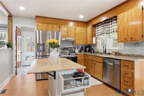 Kitchen - 8926 Dabney Dr, Sutherland, VA 23885 photo 2 of 3