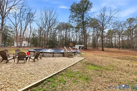 Exterior - 8926 Dabney Dr, Sutherland, VA 23885 photo 5 of 7