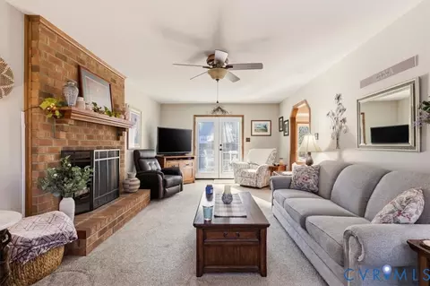 Living - 2604 Brookforest Ter, Midlothian, VA 23112 photo 2 of 4