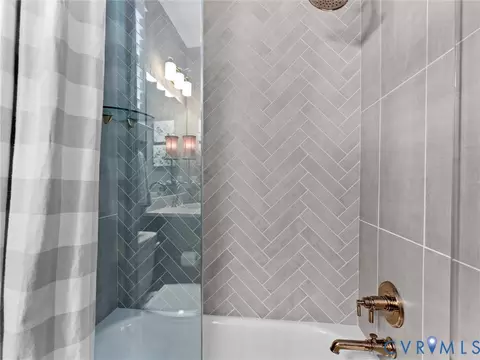 Bath - 18107 Ruby Hill Ct, Moseley, VA 23120 photo 2 of 10