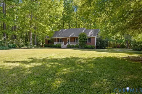 9281 Forestdale Dr, Amelia Court House, VA 23002