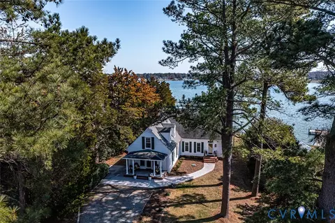 289 King Carter Ln, Weems, VA 22576