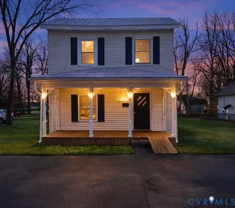 311 W 4th St, Blackstone, VA 23824