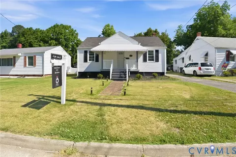 308 Maple Ln, Colonial Heights, VA 23834