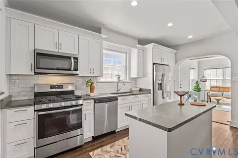 Kitchen - 3309 Monument Ave, Richmond, VA 23221 photo 3 of 4