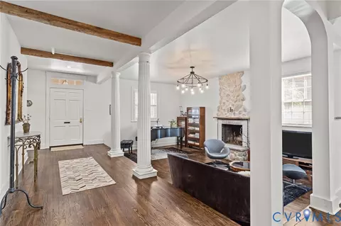Entry Way - 3309 Monument Ave, Richmond, VA 23221 photo 2 of 3
