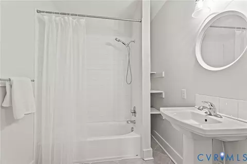 Bath - 3309 Monument Ave, Richmond, VA 23221 photo 6 of 9