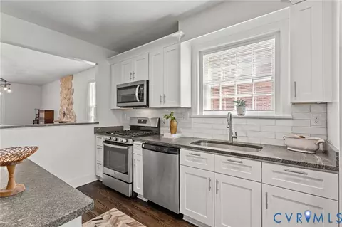 Kitchen - 3309 Monument Ave, Richmond, VA 23221 photo 2 of 4