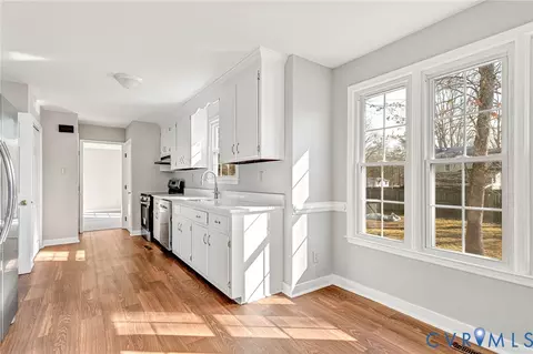 Kitchen - 2139 Esquire Rd, North Chesterfield, VA 23235 photo 2 of 4