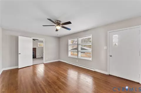 Living - 159 Second St, Appomattox, VA 24522 photo 2 of 4