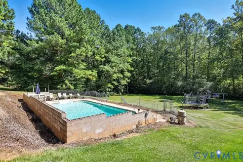 Exterior - 237 Craddock St, Boydton, VA 23917 photo 5 of 11