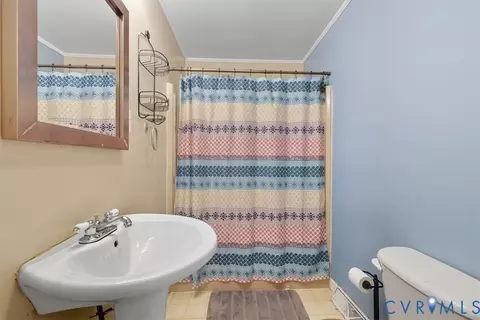 Bath - 237 Craddock St, Boydton, VA 23917 photo 1 of 3