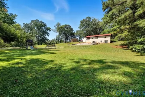 Exterior - 237 Craddock St, Boydton, VA 23917 photo 9 of 11