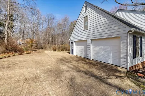 Exterior - 1600 Darrell Dr, Midlothian, VA 23114 photo 9 of 10