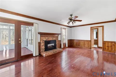 Living - 1600 Darrell Dr, Midlothian, VA 23114 photo 2 of 3