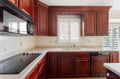 Kitchen - 1600 Darrell Dr, Midlothian, VA 23114 photo 3 of 4